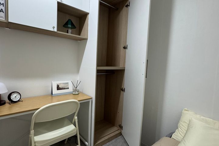 Mini-room with an internal window 8th image