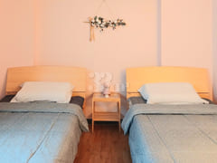 Spacious 2-room unit near Suwon Mangpo Statio 1th image