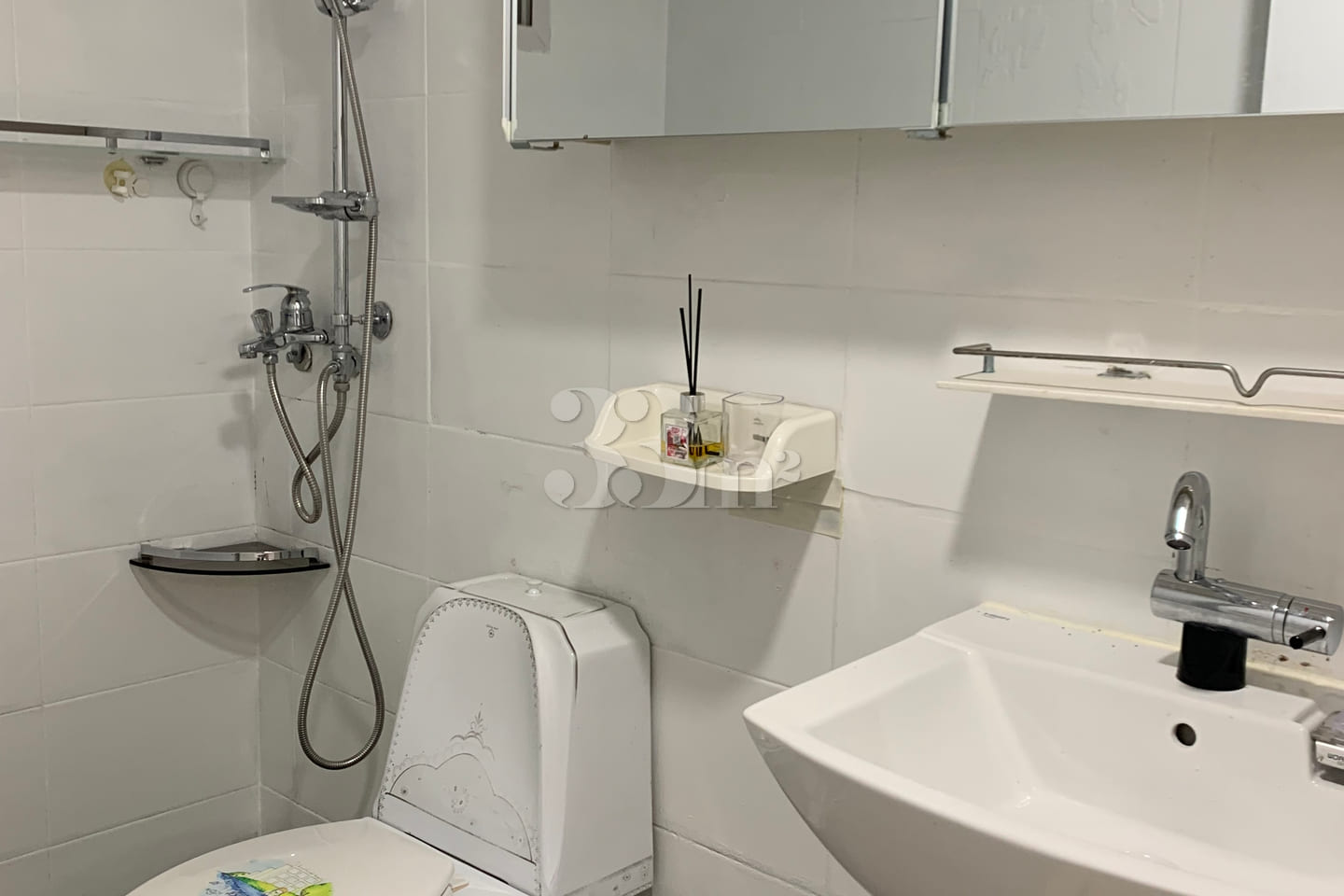 Quiet home with 3 bedrooms and 2 bathrooms 17th image