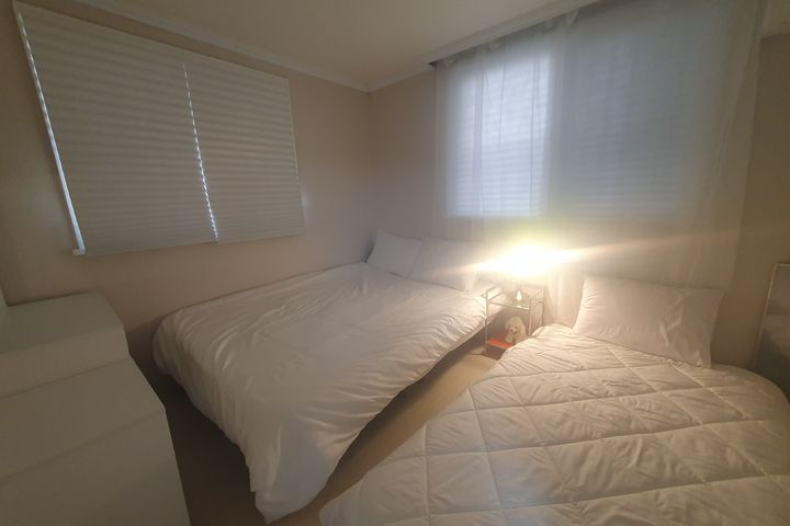 Should I also live in Haebangchon, a popular  3th image