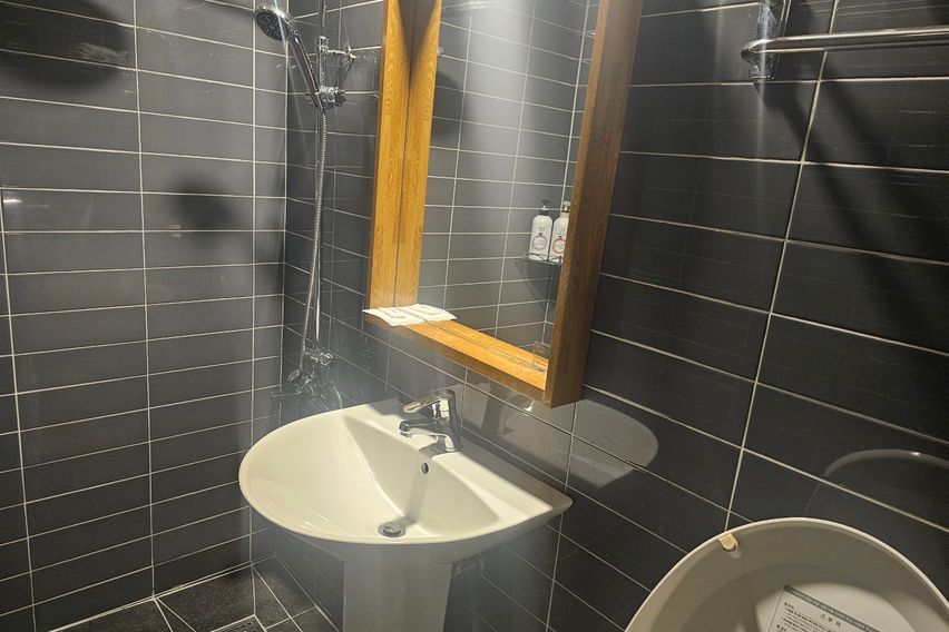 1호선 성결대역 스테이 10번째 이미지