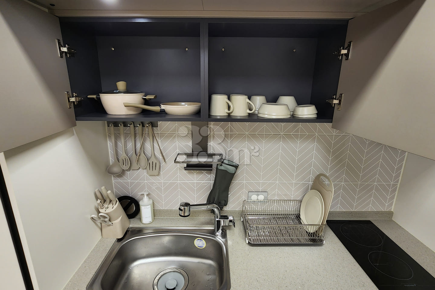 Fully furnished accommodation 1 minute from D 8th image
