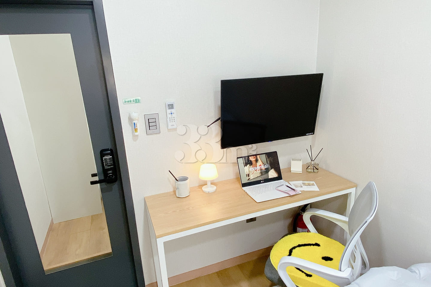 Premium Studio 6th image