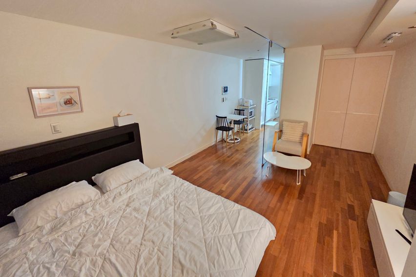 3 minutes from Jonggak / Gwanghwamun Station 3th image