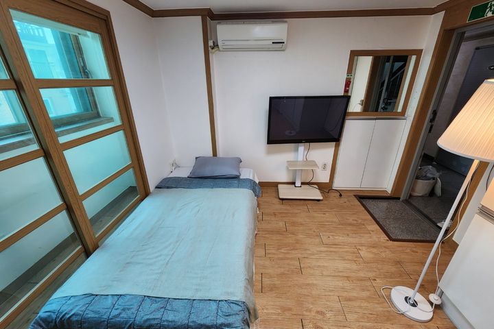 3-meter-high window, individual heating, 310 4th image