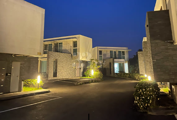 Detached house within walking distance of Hye 0th image
