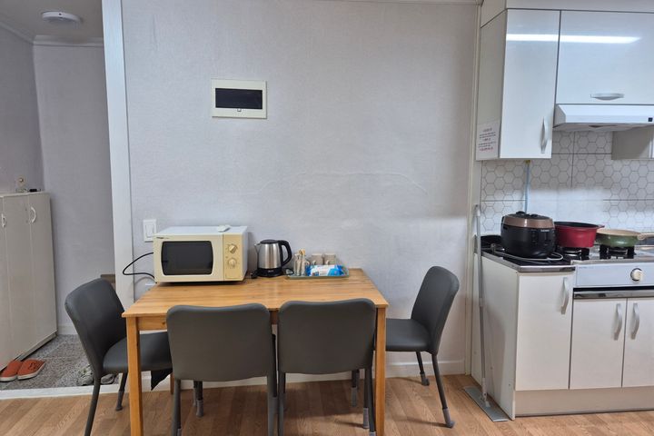 3-bedroom unit on the 1st floor near Galma St 6th image