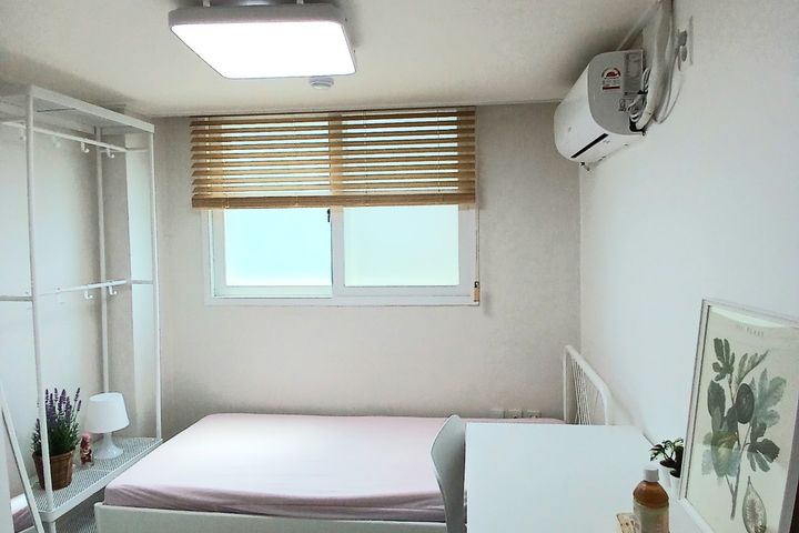 Room 202 13th image