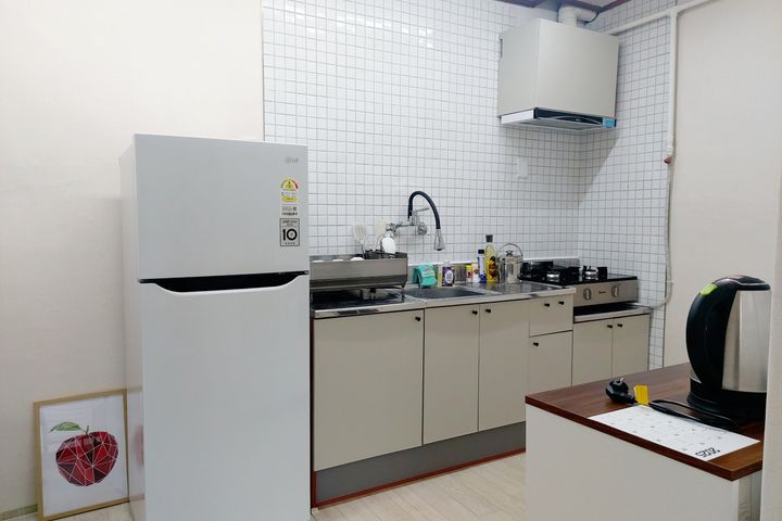 Spacious, Great-Value 2-Room Unit (Sleeps 3) 11th image
