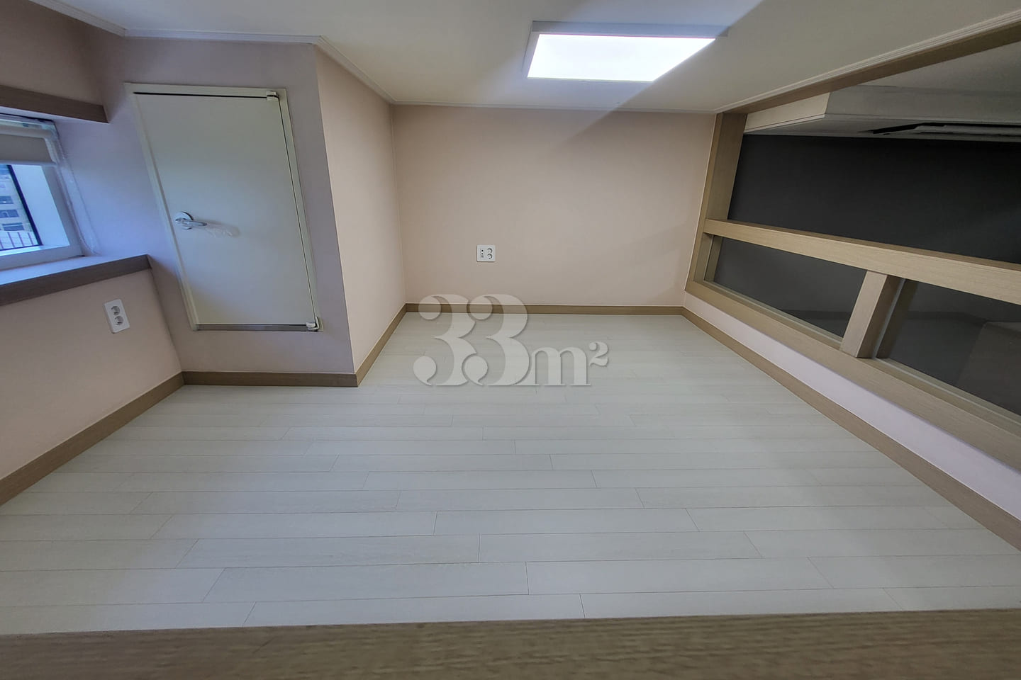Newly built, fully furnished unit in central 15th image