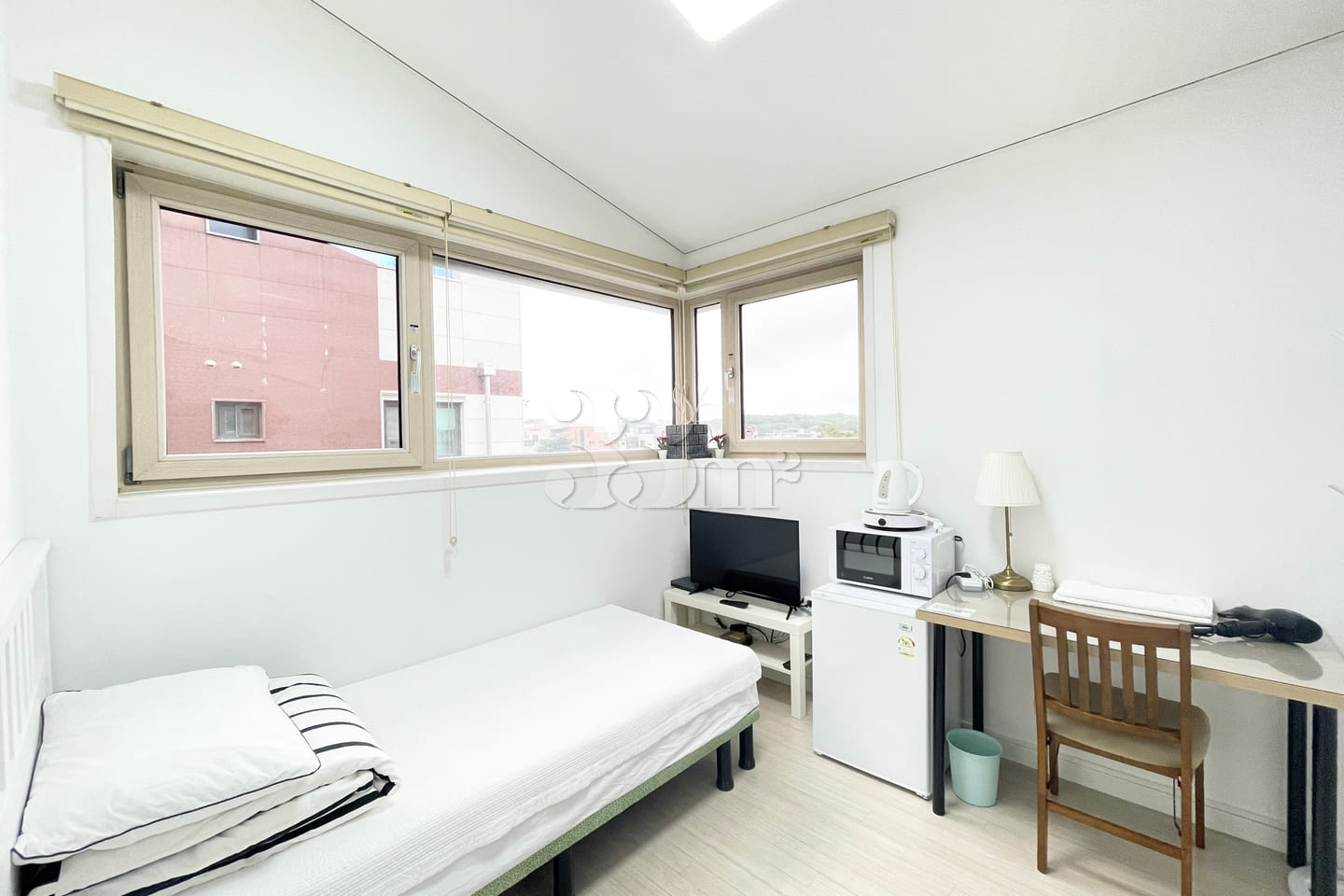 Unseo Station: Cozy and Clean Room 7th image