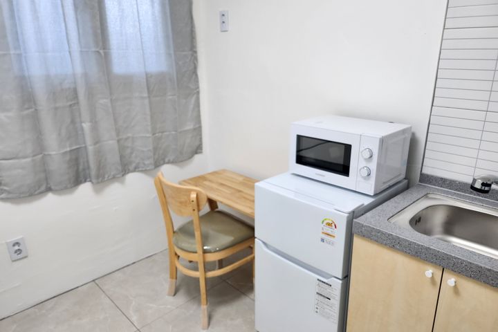 Clean, modern white studio apartment 5th image