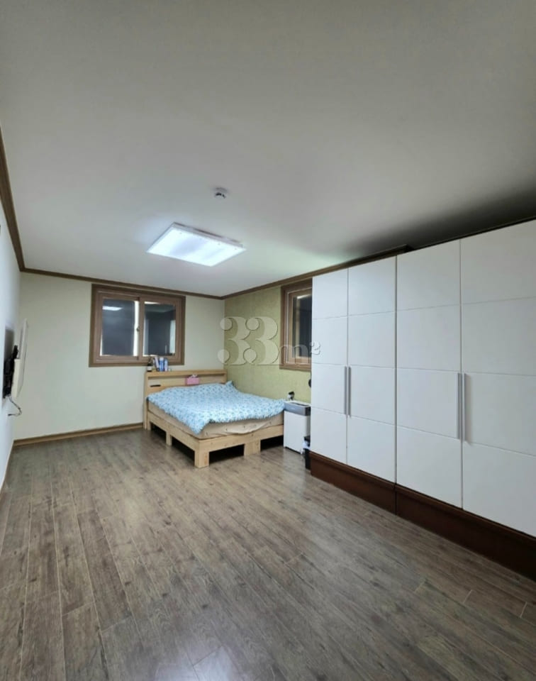 Gunsan. Fully furnished. Large parking lot. 8th image