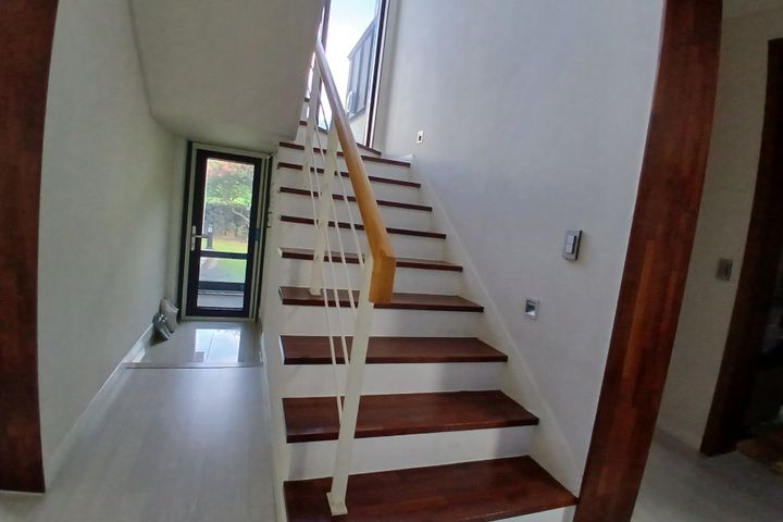 Three-bedroom detached house with a fireplace 17th image