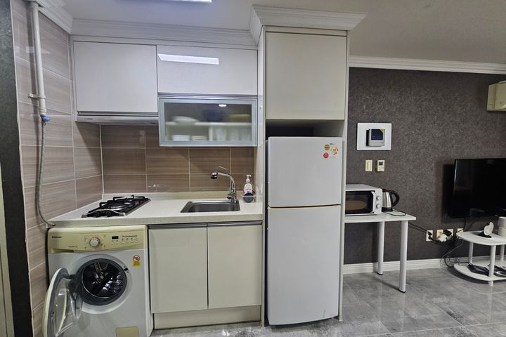 New studio apartment near Busan Dusil Station 4th image