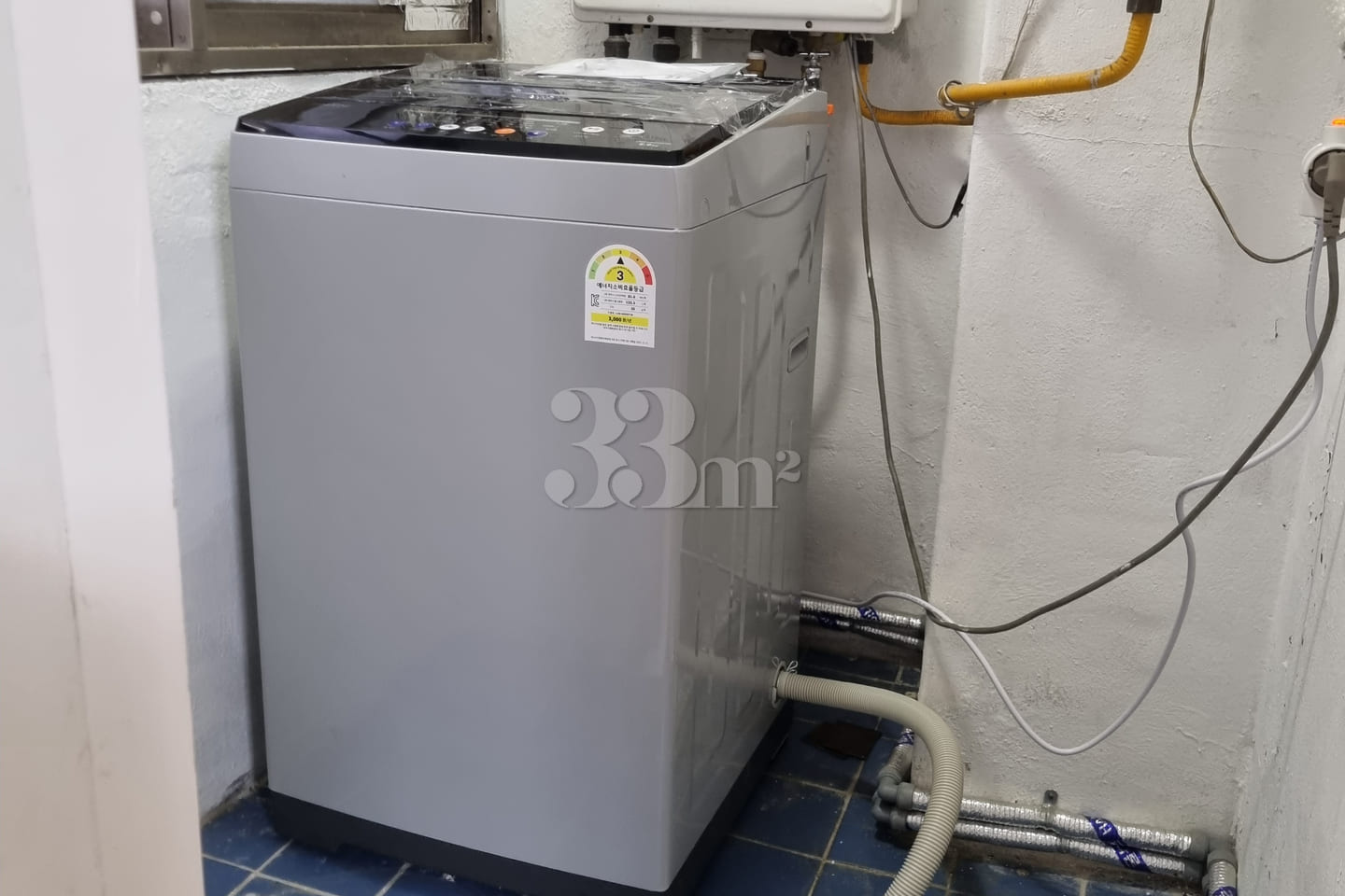 Spacious studio apartment between Hongdae and 3th image