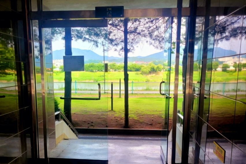 강이 보이는 조용한 곳