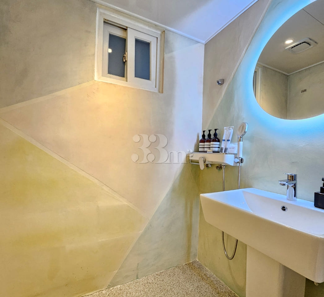Hustay Room 204 18th image