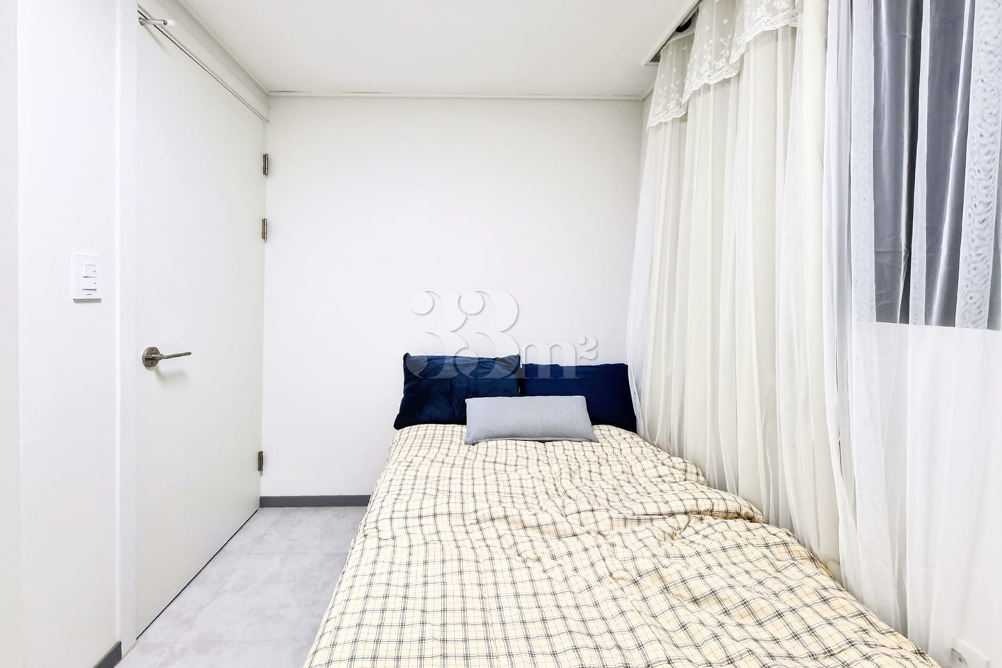 Sunny, fully furnished unit 8th image