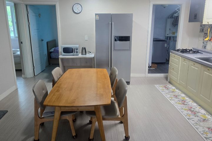 One House 15th image