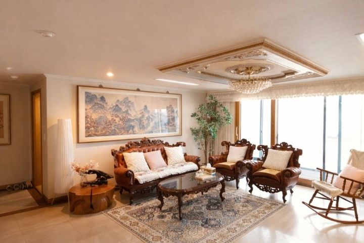 50-pyeong, three-bedroom apartment near a sub 6th image