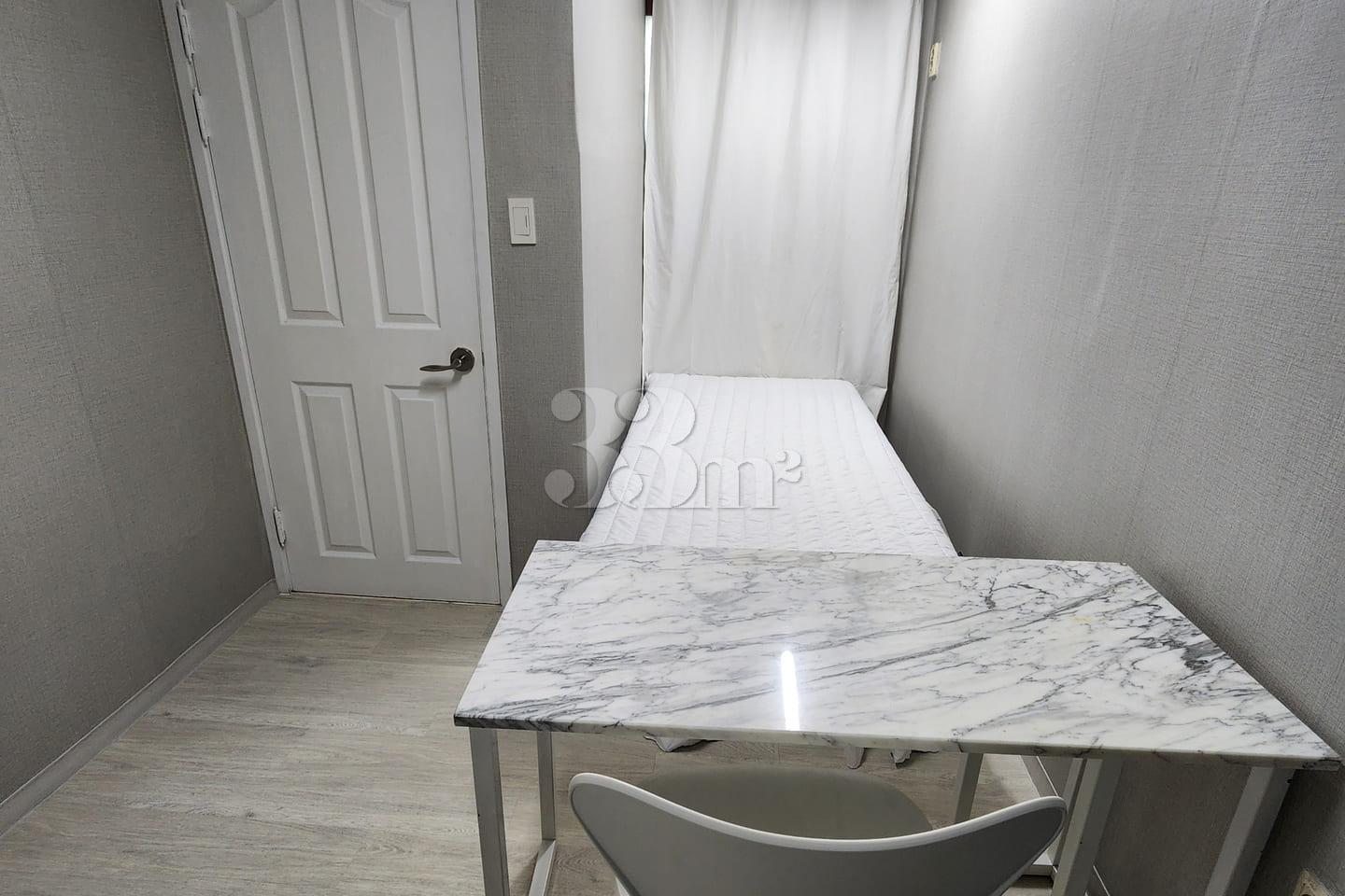 Clean, south-facing studio apartment 0th image