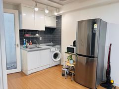 Quiet studio apartment in the city center nea 3th image
