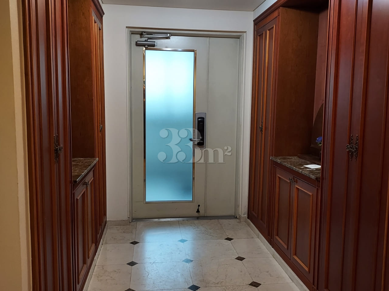 Three-bedroom apartment with full options in  2th image