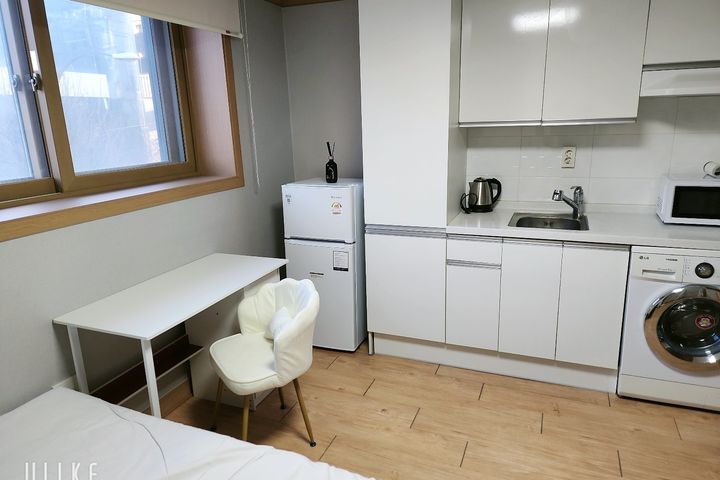 Near the subway station, individual heating, 2th image