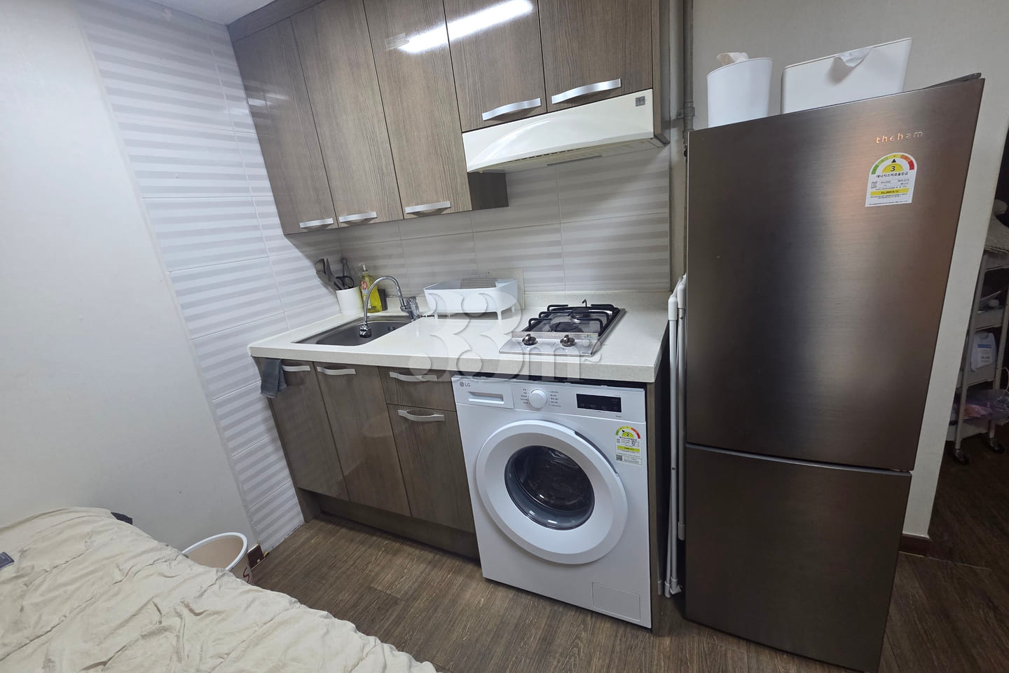 6-7 minutes from Suwon City Hall Station, fre 4th image