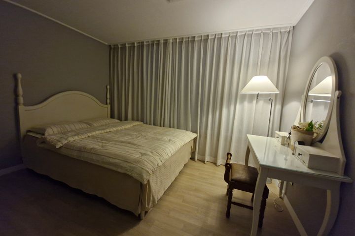 Fully furnished, stylish space just 5 minutes 1th image