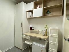 Mini-room with an internal window 1th image