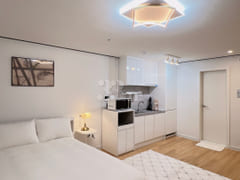 Cozy, quiet room near Gangnam Station 2th image