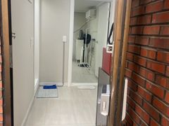 Large room with parking for pets 8th image