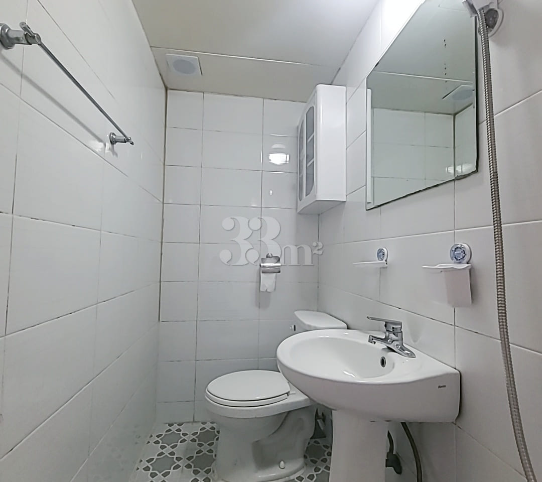 Clean studio apartment near the station 23 11th image