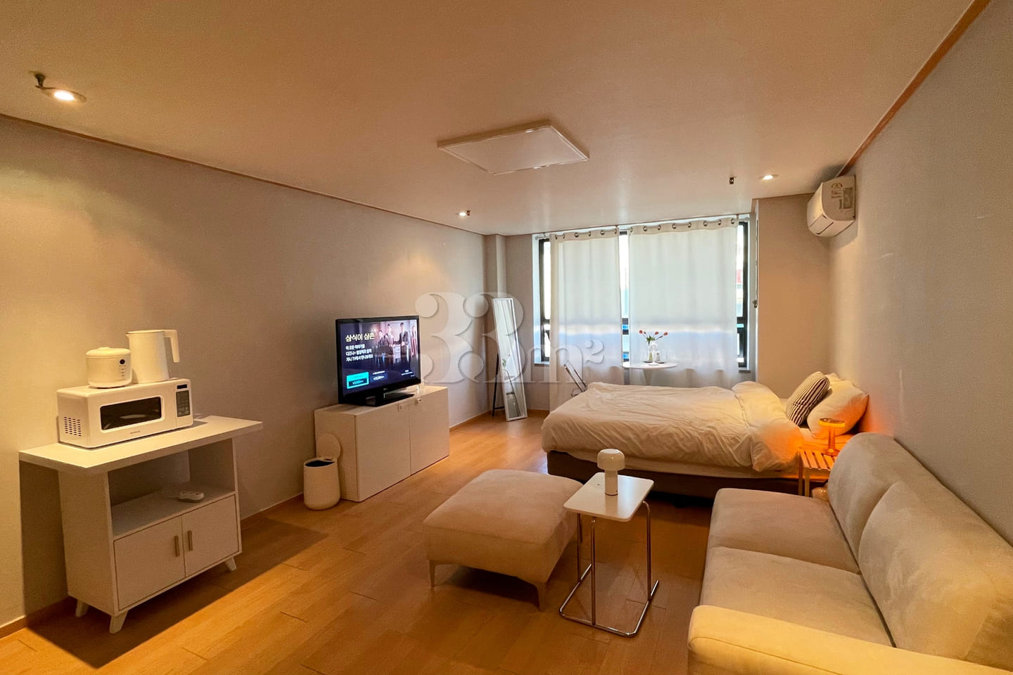 Spacious, fully furnished unit (approx. 40m²) 0th image