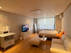 Spacious, fully furnished unit (approx. 40m²) 0th image