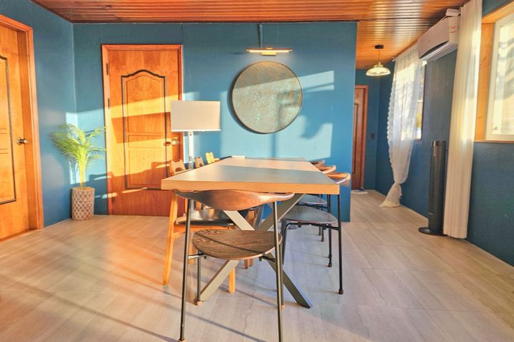 🐶4-bedroom beautiful house by the sea 0th image