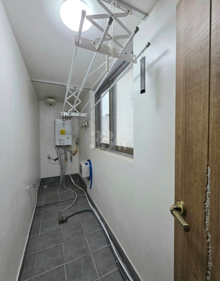 Gunsan. Fully furnished. Large parking lot. 7th image