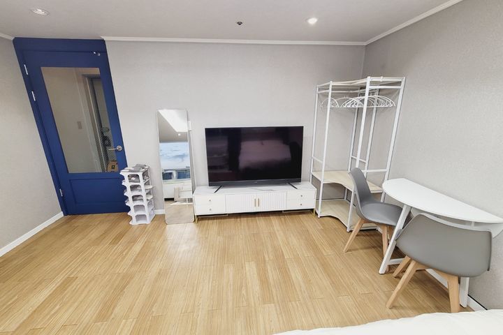 3 minutes from Hongdae Station ❤️ Yeonnam/Hap 5th image
