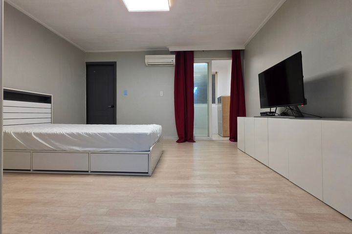 Spacious 'Two-Bay' Unit in Chojung-ri, Jeungp 2th image