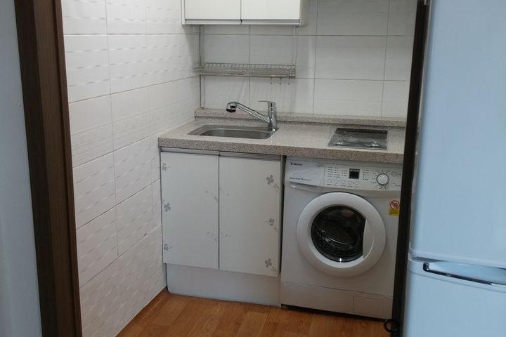 Large room, individual cooking and laundry fa 5th image