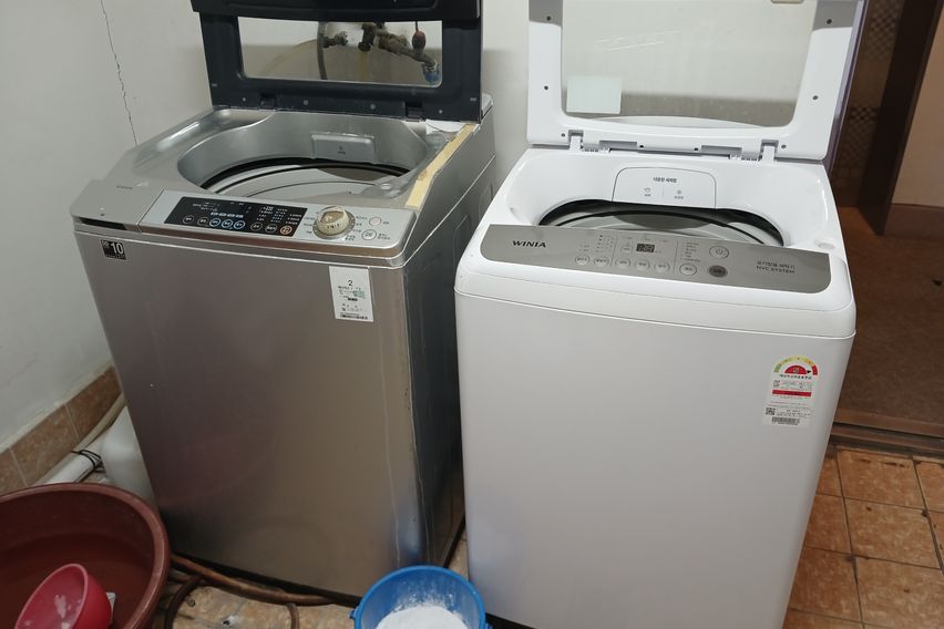 Motel bed room 6th image