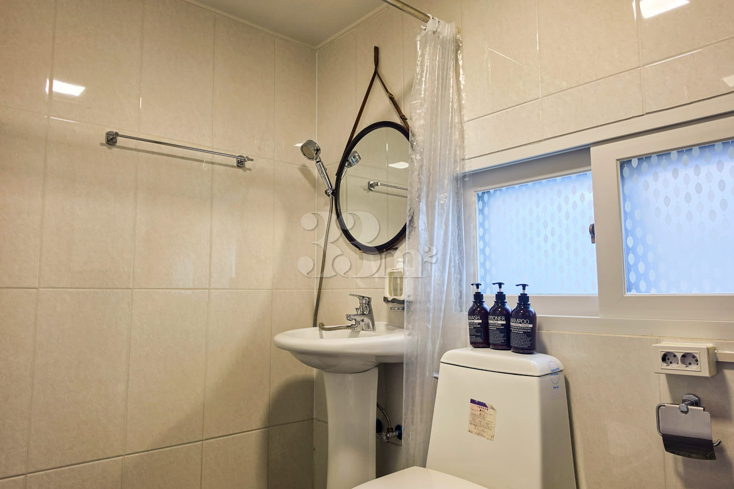3-Room Unit in Sinlicheon Cafe Street 13th image