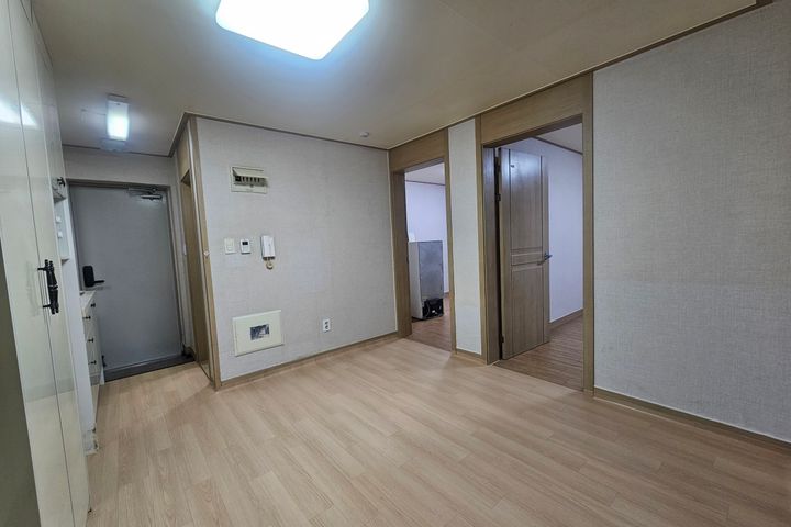 Two-Room Unit 207 1th image