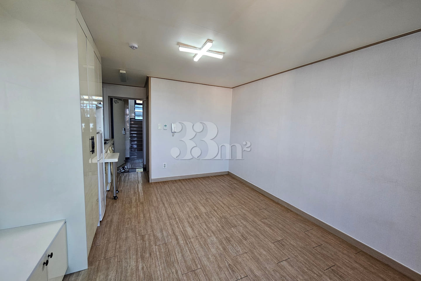 Studio Apartment 201 4th image