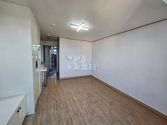 Studio Apartment 201 4th image