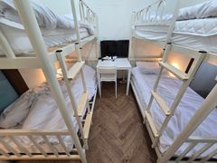 Hongdae, excellent value for money, 4 people, 1th image