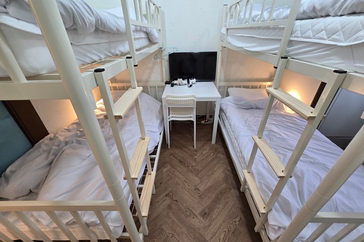 Hongdae, excellent value for money, 4 people, 1th image
