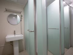 Newly built hotel-quality accommodation near 6th image